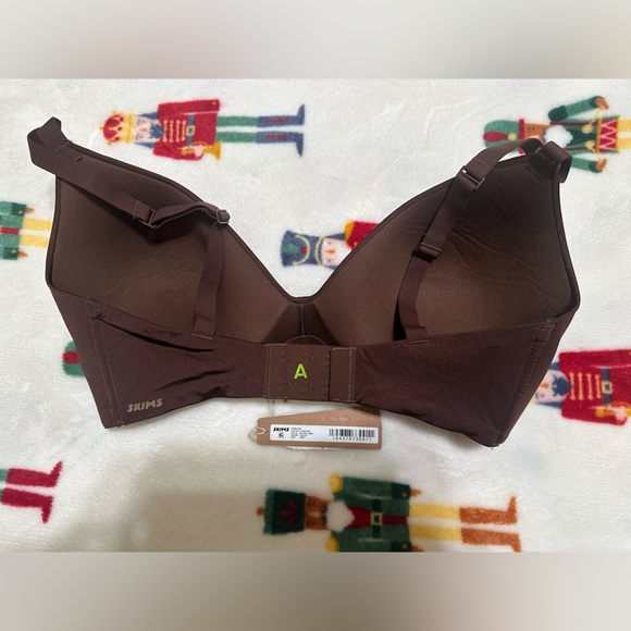 SKIMS lightly lined bra in color Cocoa. 34DD - Picture 2 of 4